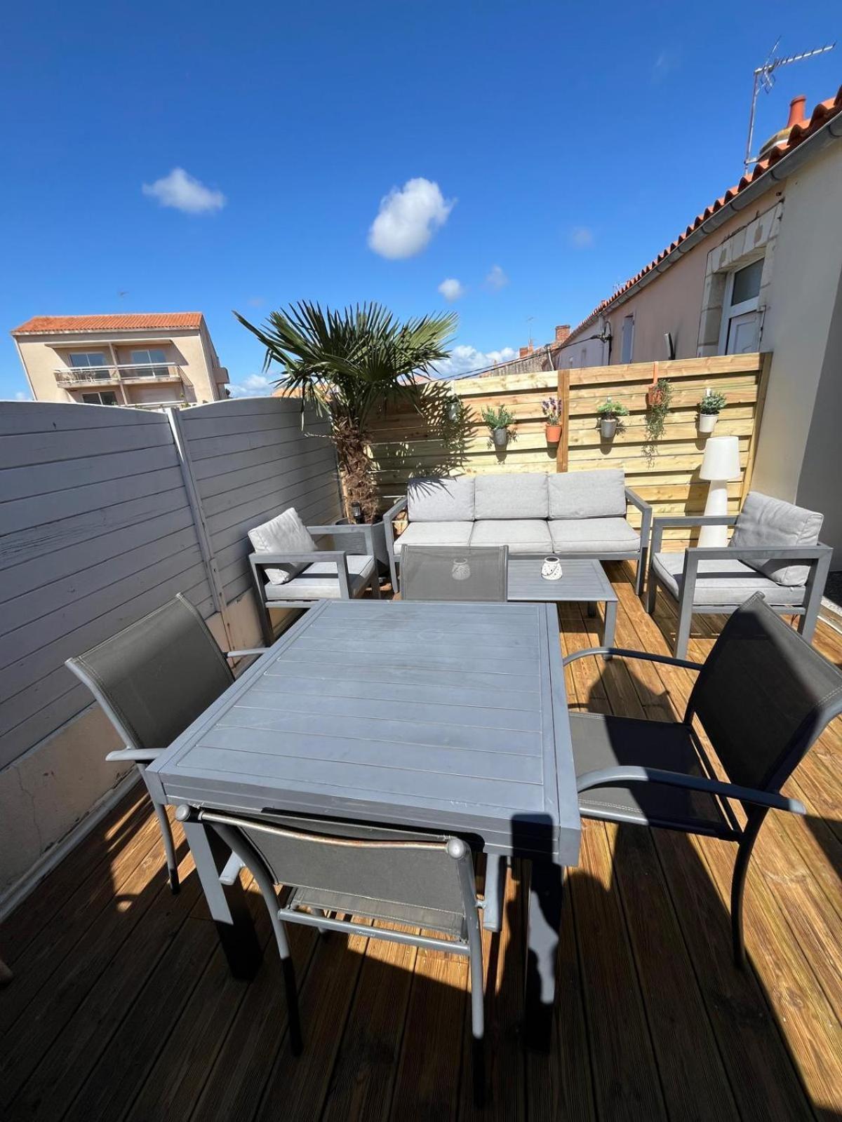 Chaleureux Logement-Centre Ville-Proche Gare-Plage レ・サ​​ーブル・ドロンヌ エクステリア 写真